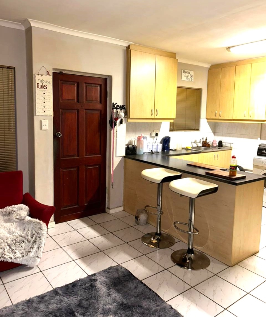 2 Bedroom Property for Sale in Protea Village Western Cape